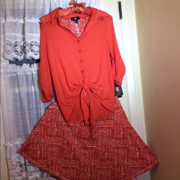Iz Byer Tops - iZ Byer burnt orange 3/4 sleeve with lace top